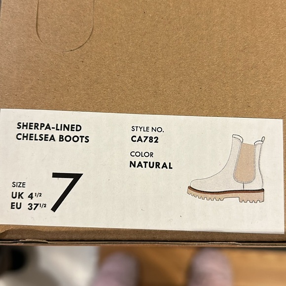 J. Crew Lug-sole Chelsea boots in natural size 7 - Picture 9 of 9